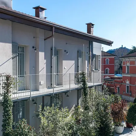 Ξενοδοχείο με διαμερίσματα Le Dimore - Center - Boutique Near Lake, Train And Bus Stations *