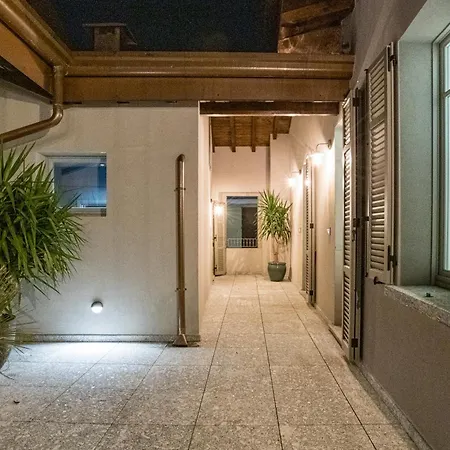Le Dimore - Center - Boutique Near Lake, Train And Bus Stations Ξενοδοχείο με διαμερίσματα *