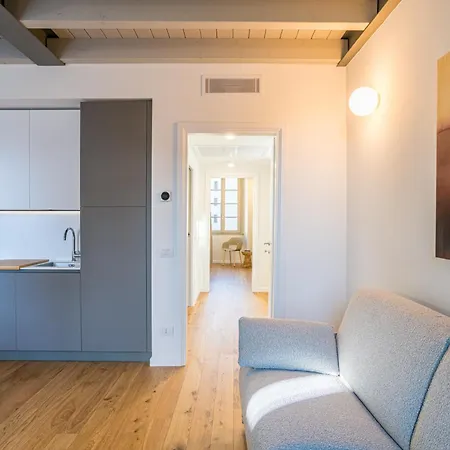 Lägenhetshotell Le Dimore - Center - Boutique Near Lake, Train And Bus Stations *