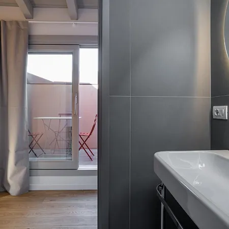 Le Dimore - Center - Boutique Near Lake, Train And Bus Stations Lägenhetshotell *
